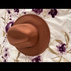 Abercrombie & Fitch hat.